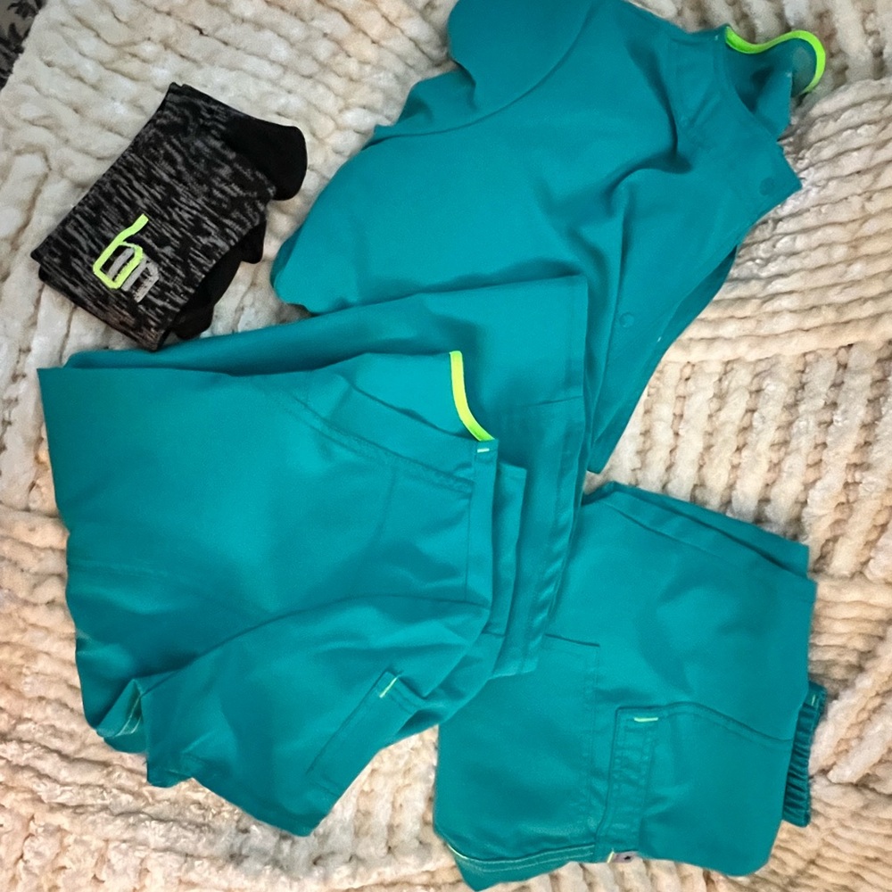 Ladies scrubs 3 piece